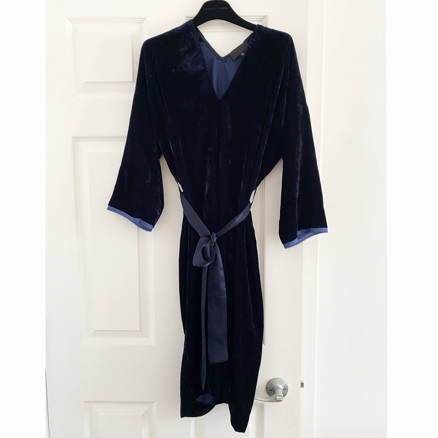 Nili Lotan "Rochelle" Velvet Dress in Navy, size XS (fits XS-S)