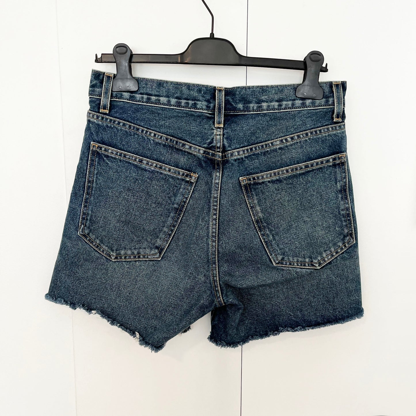 Nili Lotan "Yoann" Shorts in Simon Wash, size 25 (fits 26-27)