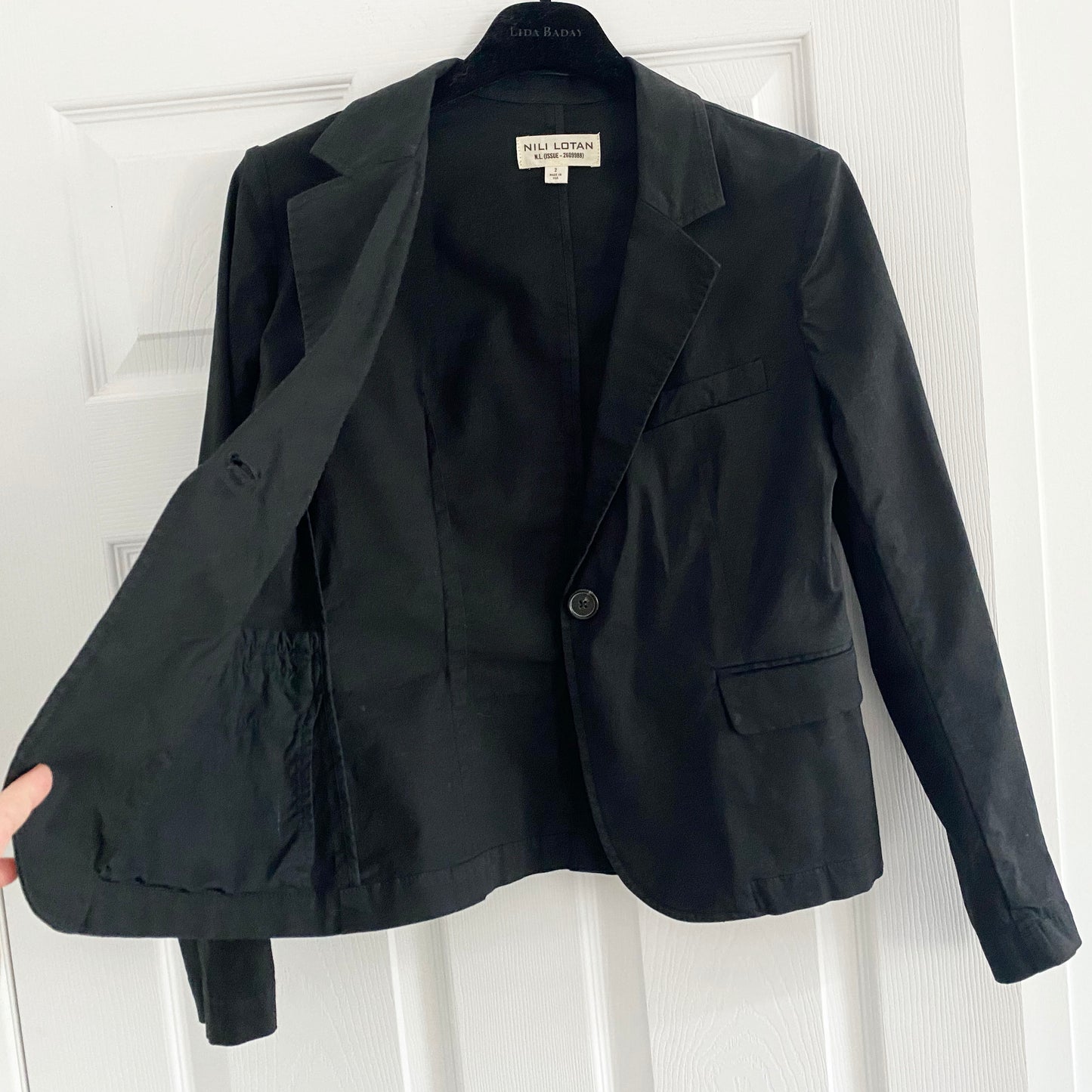 Blazer en sergé de coton extensible « Brad » Nili Lotan en noir, taille 2