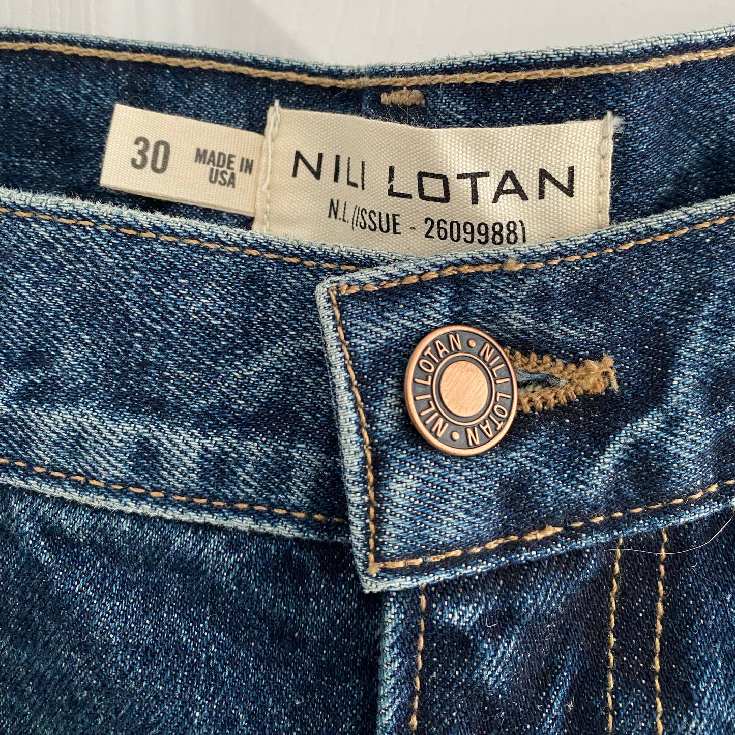 Nili Lotan "Mitchell" Jeans in Simon Wash, size 30 (fits like 30/31)