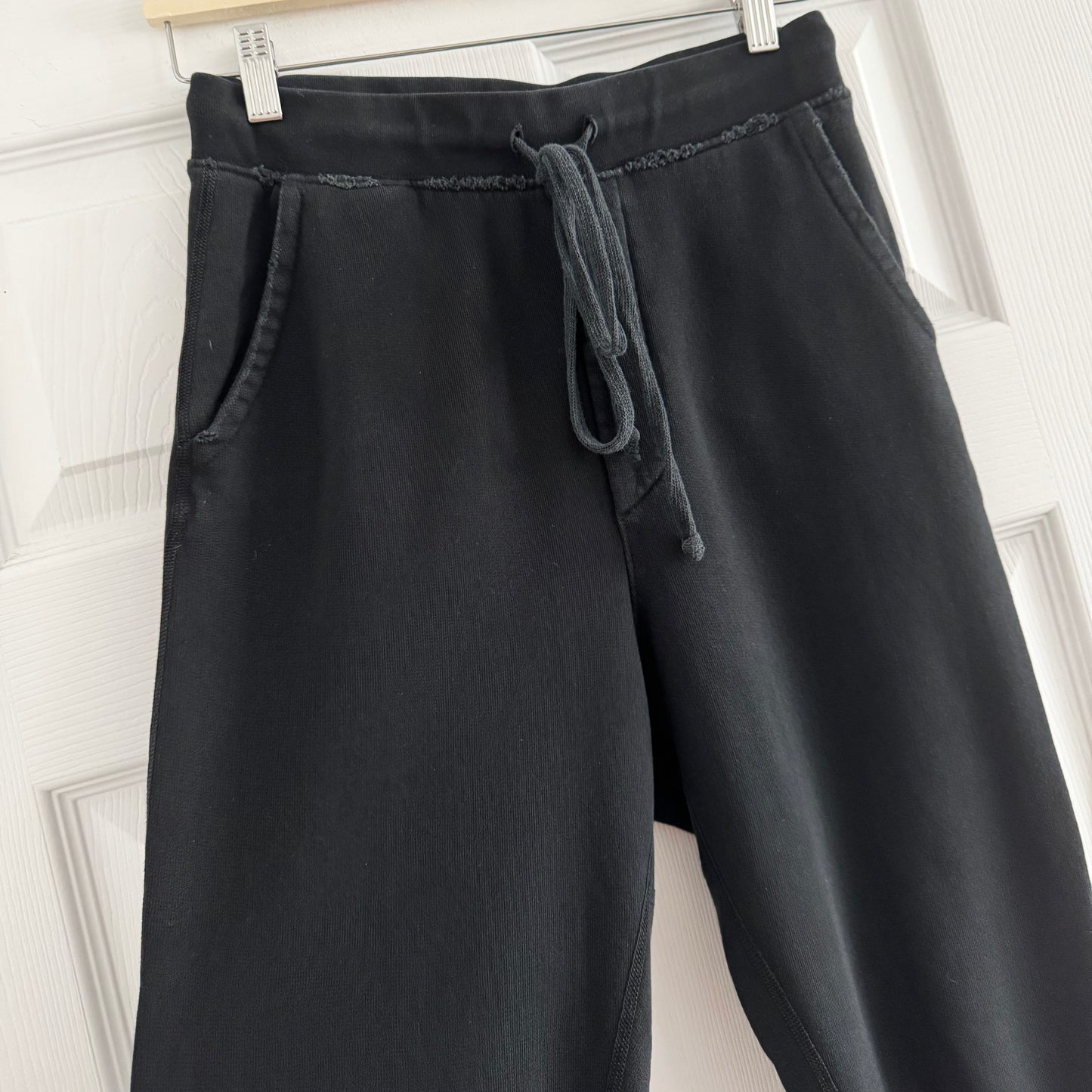Pantalon de survêtement Nili Lotan Nolan en noir délavé, taille L (convient à M/L)