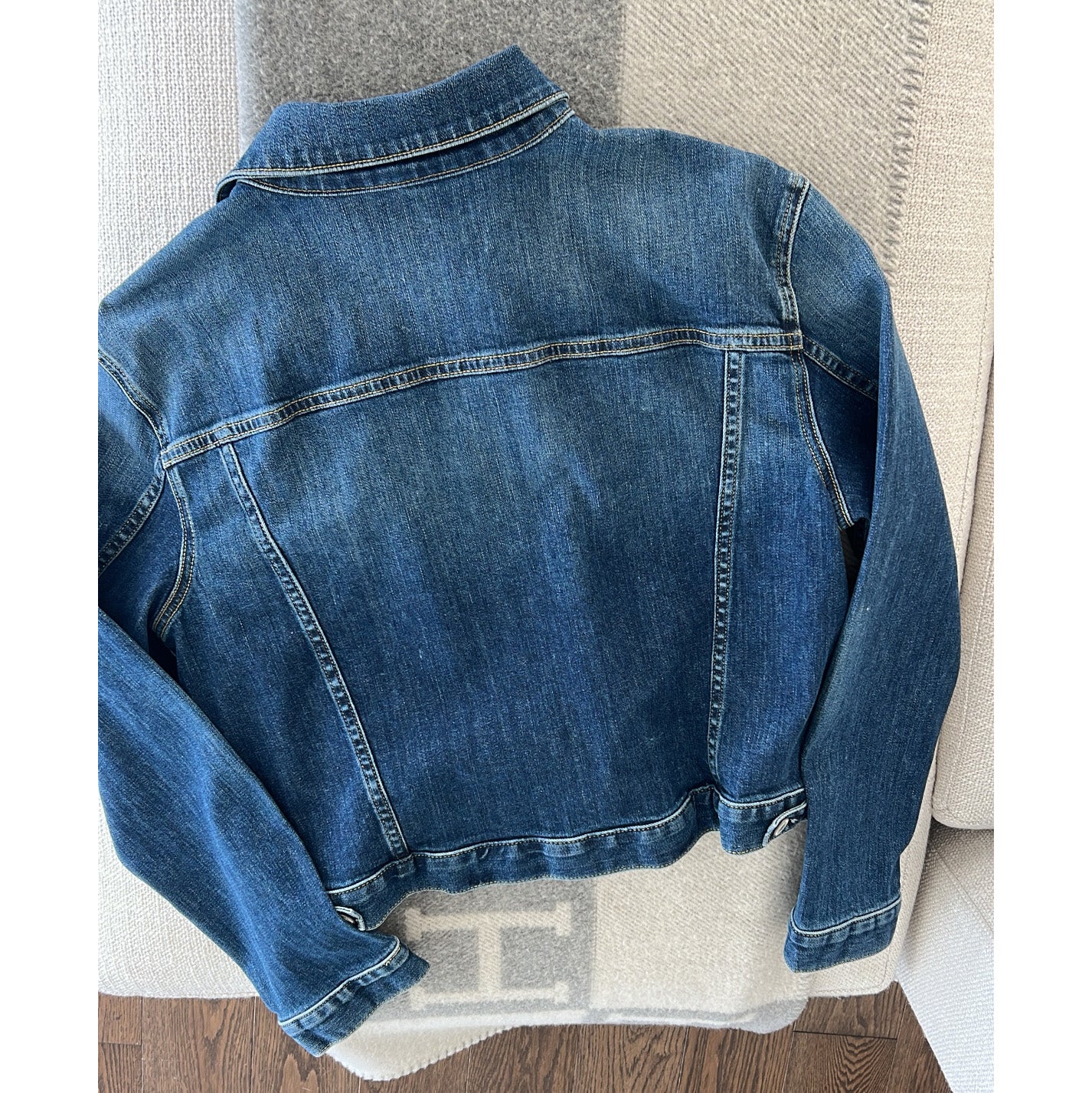 Nili Lotan "Tori" Denim Jacket in Classic Wash, size Large