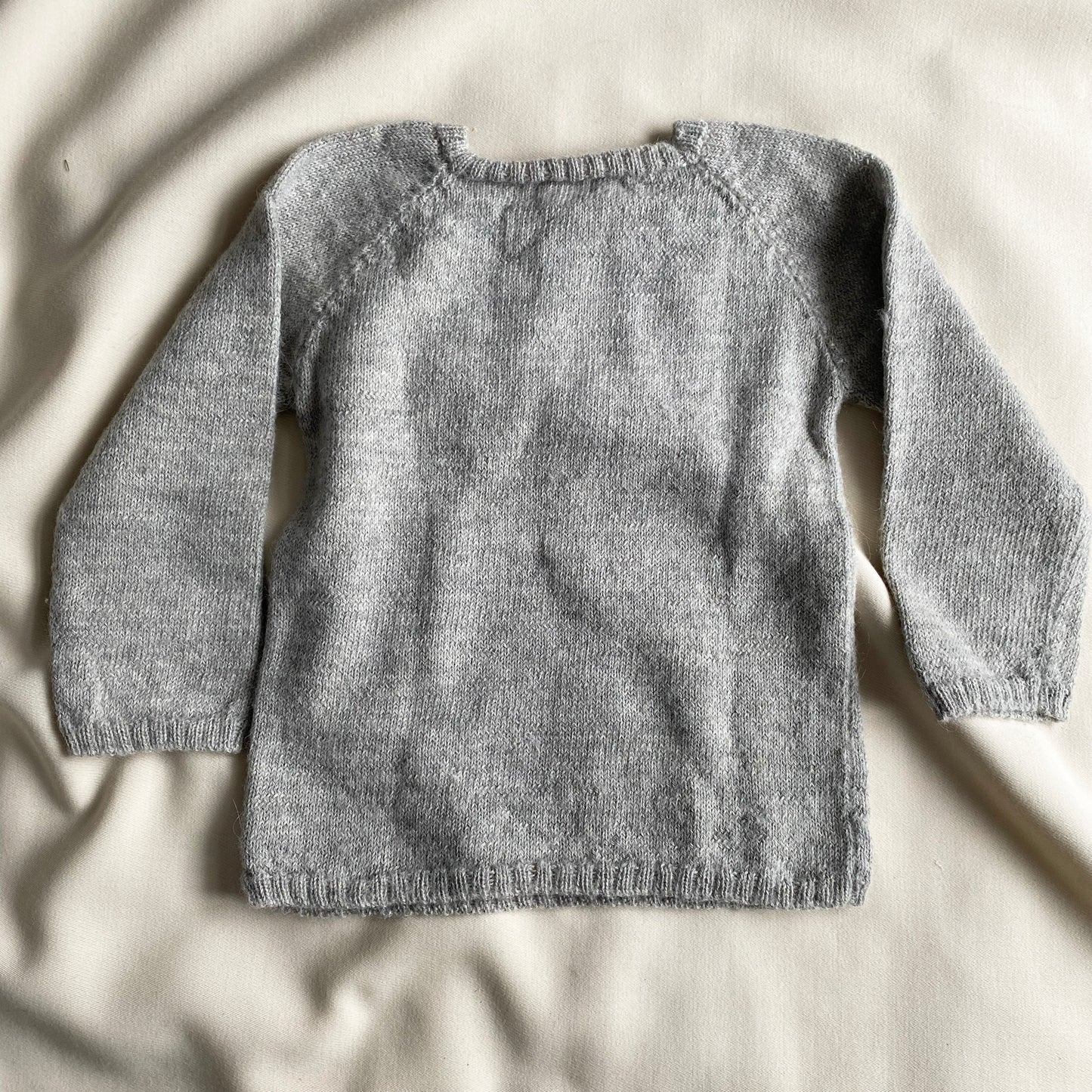 ** KIDS ** Oeuf "Turnips" Sweater in Grey, size 6y