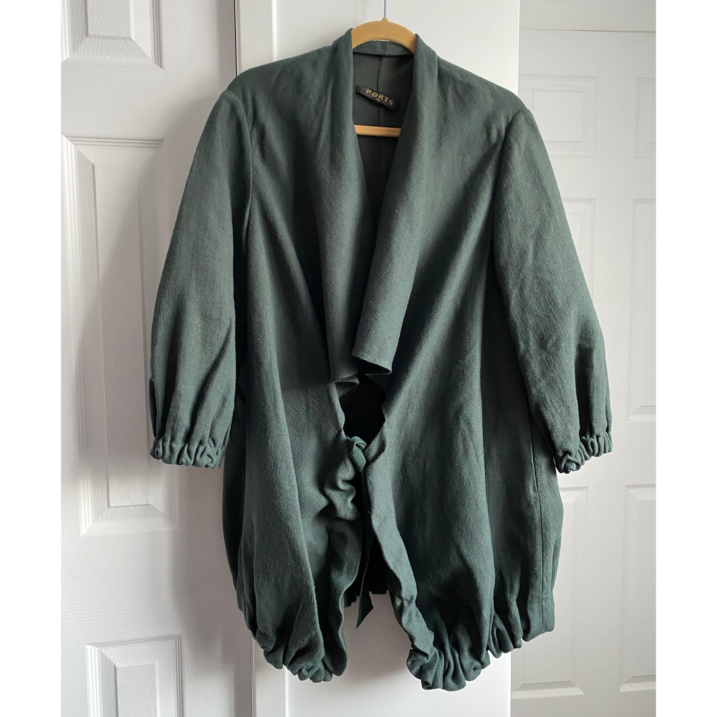 Manteau drapé vert forêt Ports 1961, convient à la taille Medium.