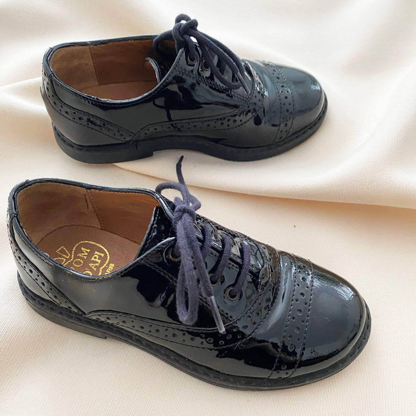 ** KIDS ** Pom D'Api Black Patent Leather Oxfords, size 26