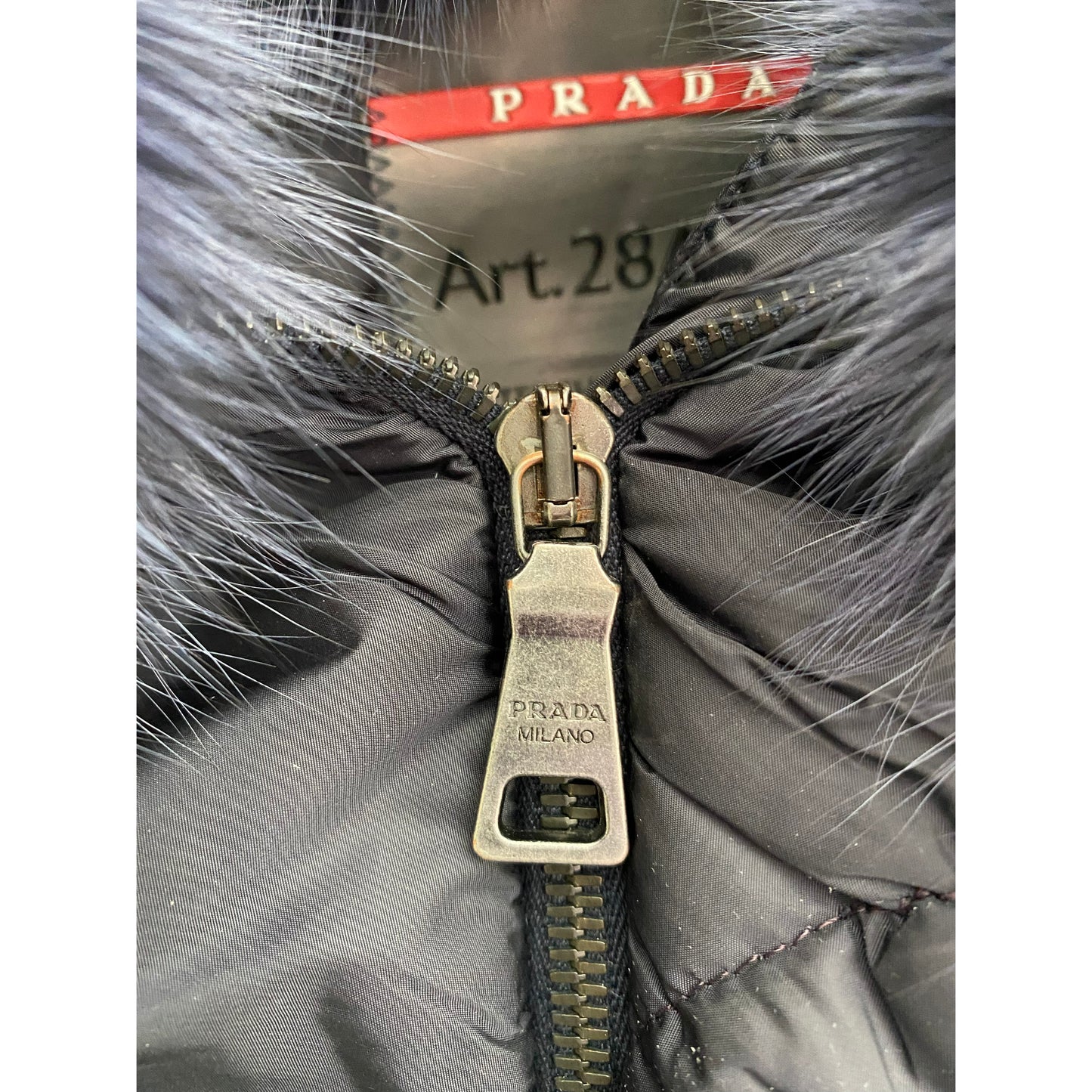 Doudoune Prada Linea Rossa marine avec col en fourrure de renard, taille 40IT (convient à la taille US 0/2)