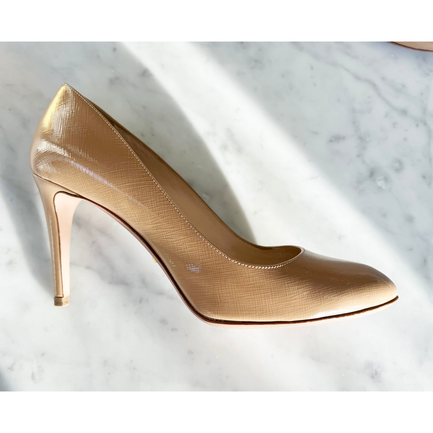 Prada Saffiano Vernis Pumps in Nude, size 37.5