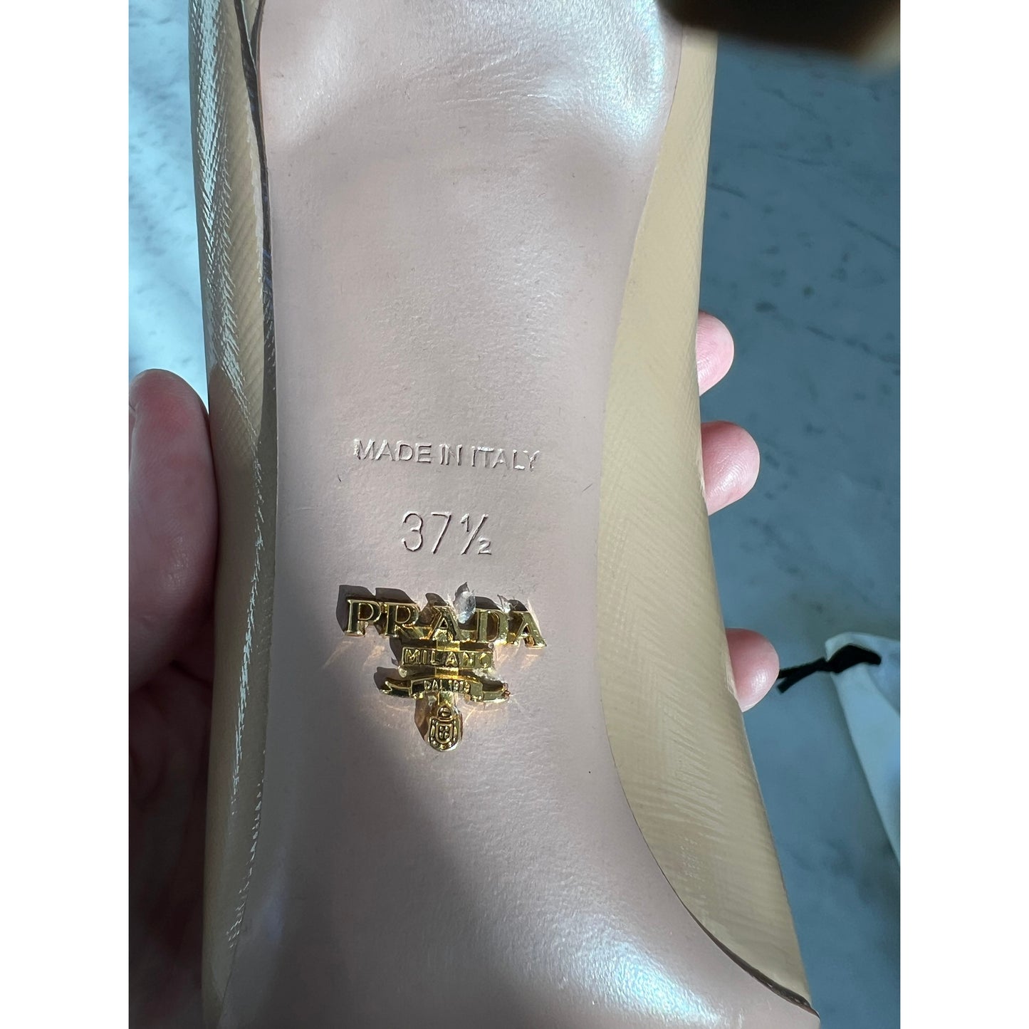 Prada Saffiano Vernis Pumps in Nude, size 37.5