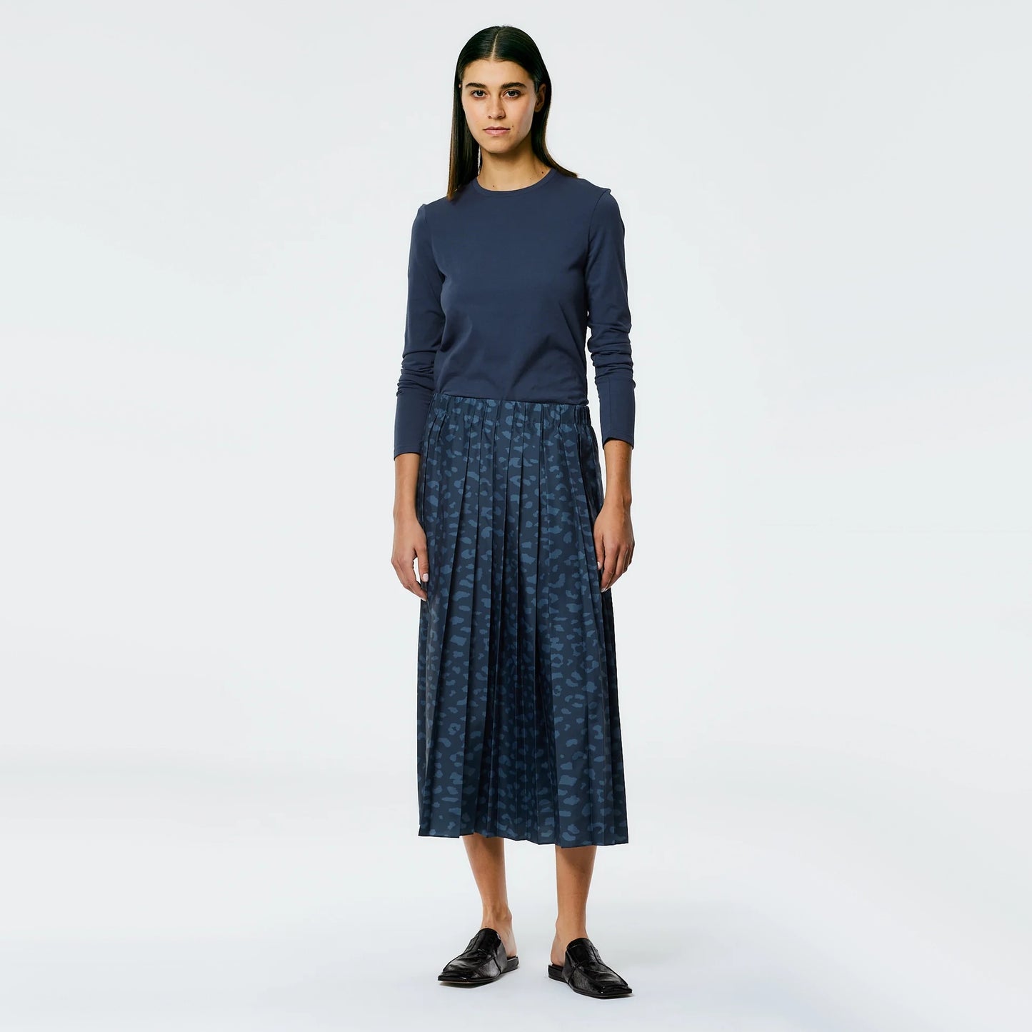 Tibi Recycled Sporty Nylon Cheetah Pleated Pull On Skirt in Fog/Navy, size XL