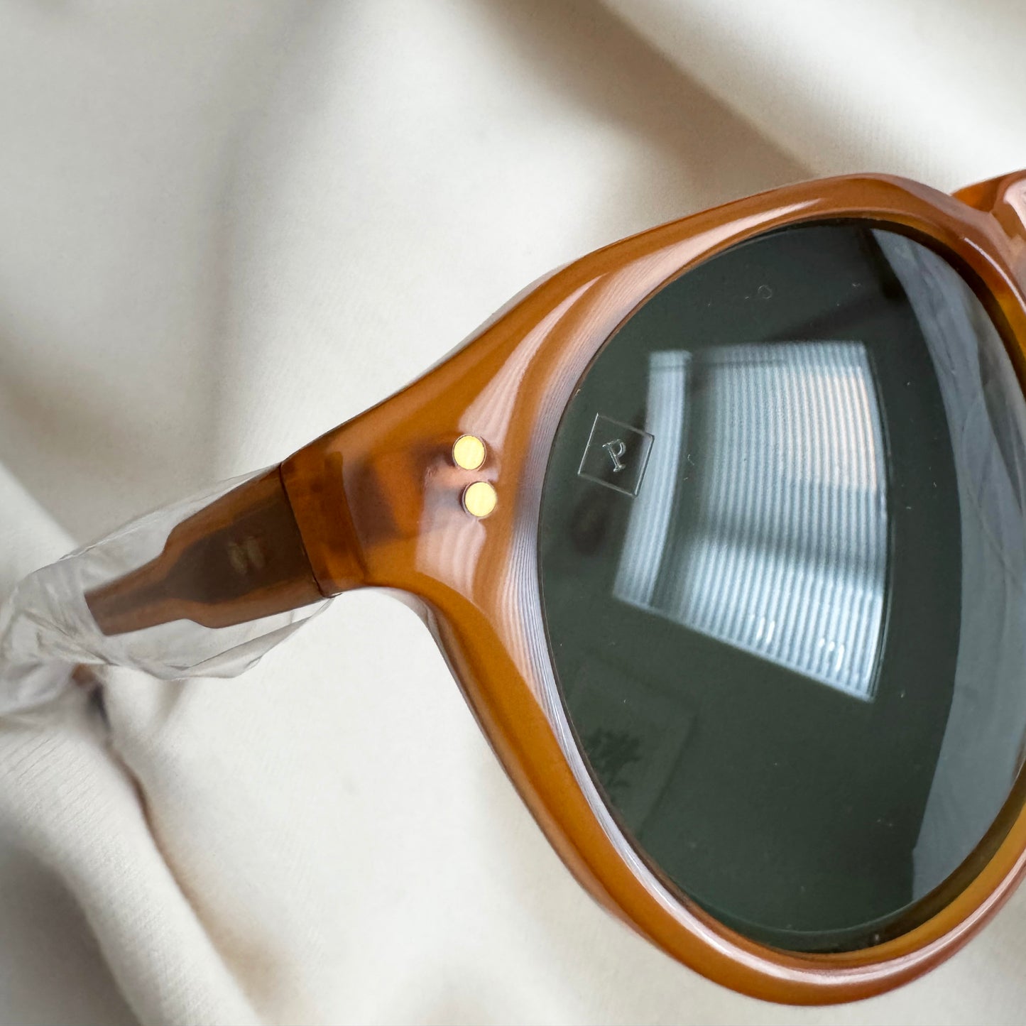 Raen "Remmy 49" Sunglasses in Honey