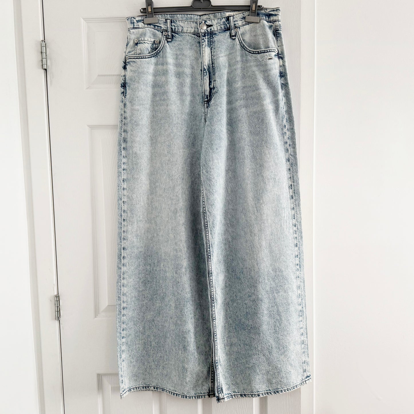 Rag&Bone "Sofia" Featherweight Wide Leg Jeans in "Bellport", size 33