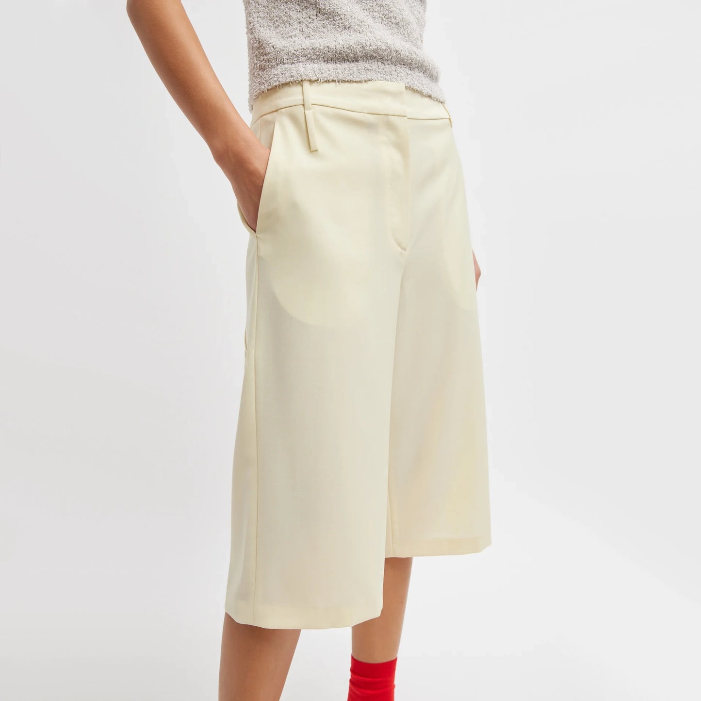 Tibi Tropical Wool Short in "Ivory" (Pale Yellow), size 12