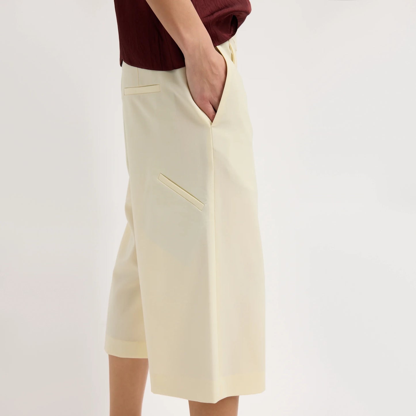 Tibi Tropical Wool Short in "Ivory" (Pale Yellow), size 12