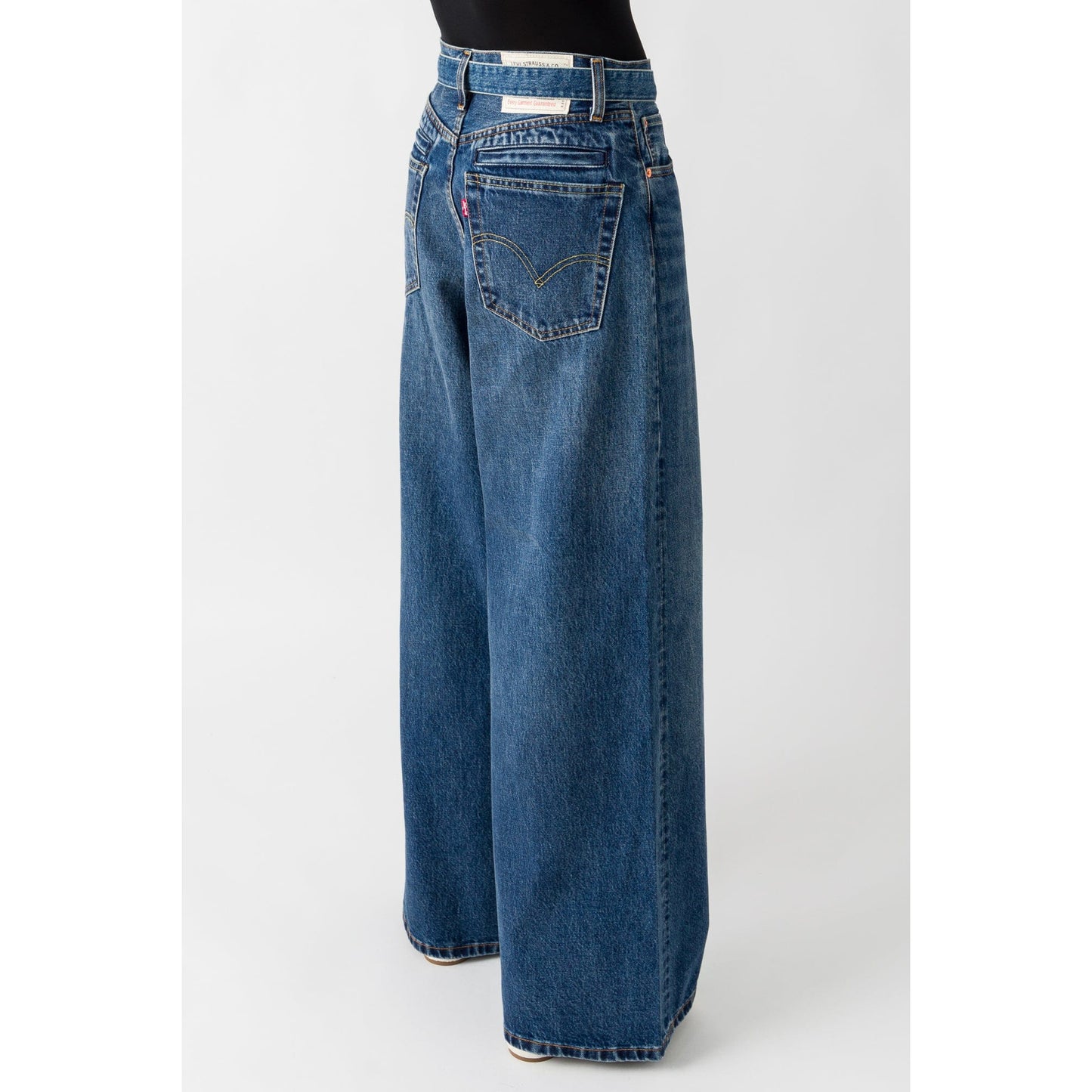 Sacai x Levi's Wide Leg Jeans in Blue, size 00 (size 27/30)