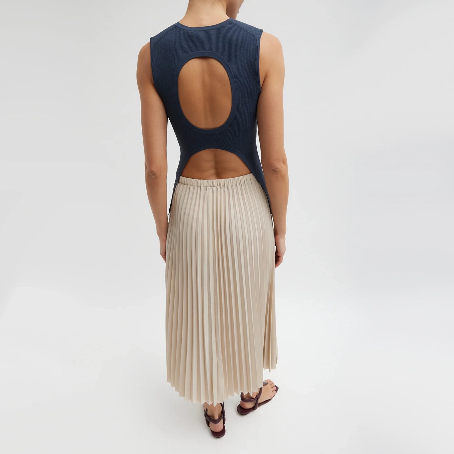 Tibi Italian Sporty Nylon Sunray Pleated Pull On Skirt in Beige, size Large