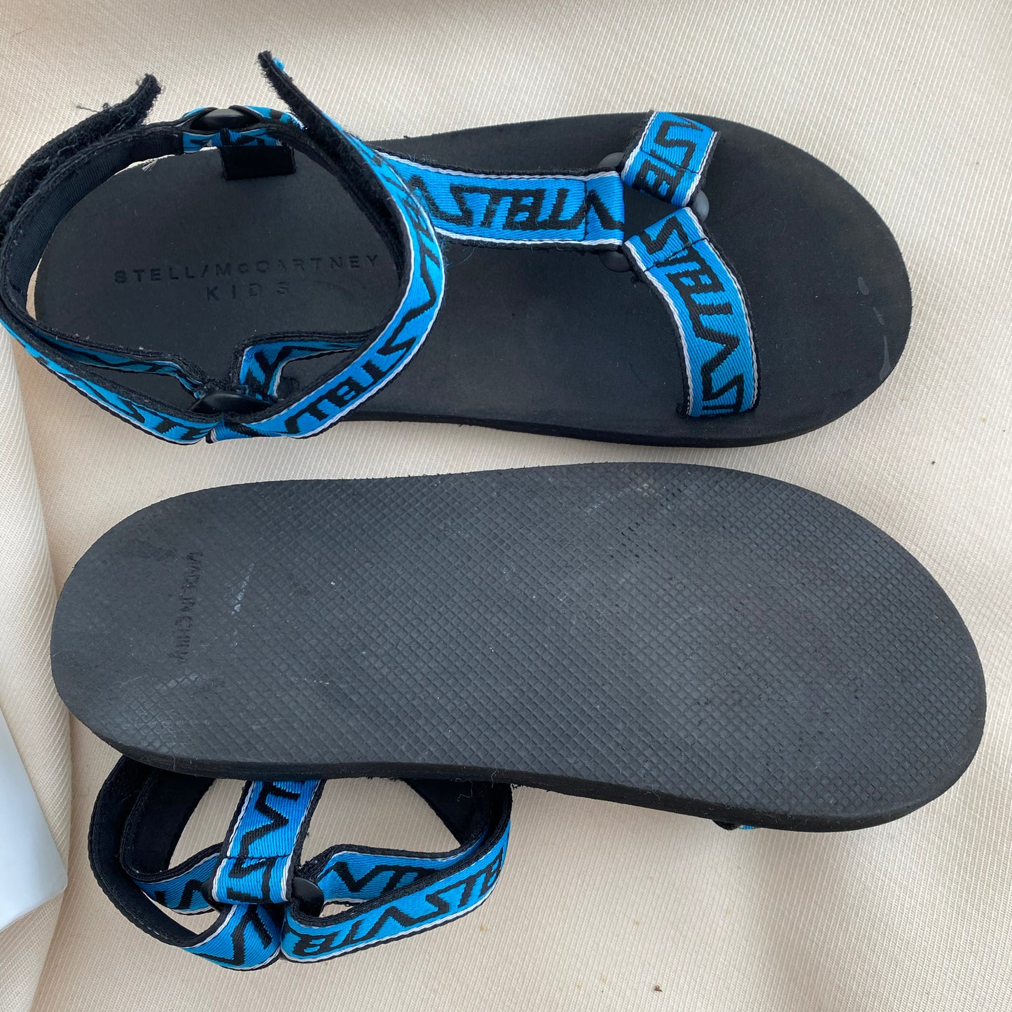 ** KIDS ** Stella McCartney Kids Blue Logo Sandals, size 34