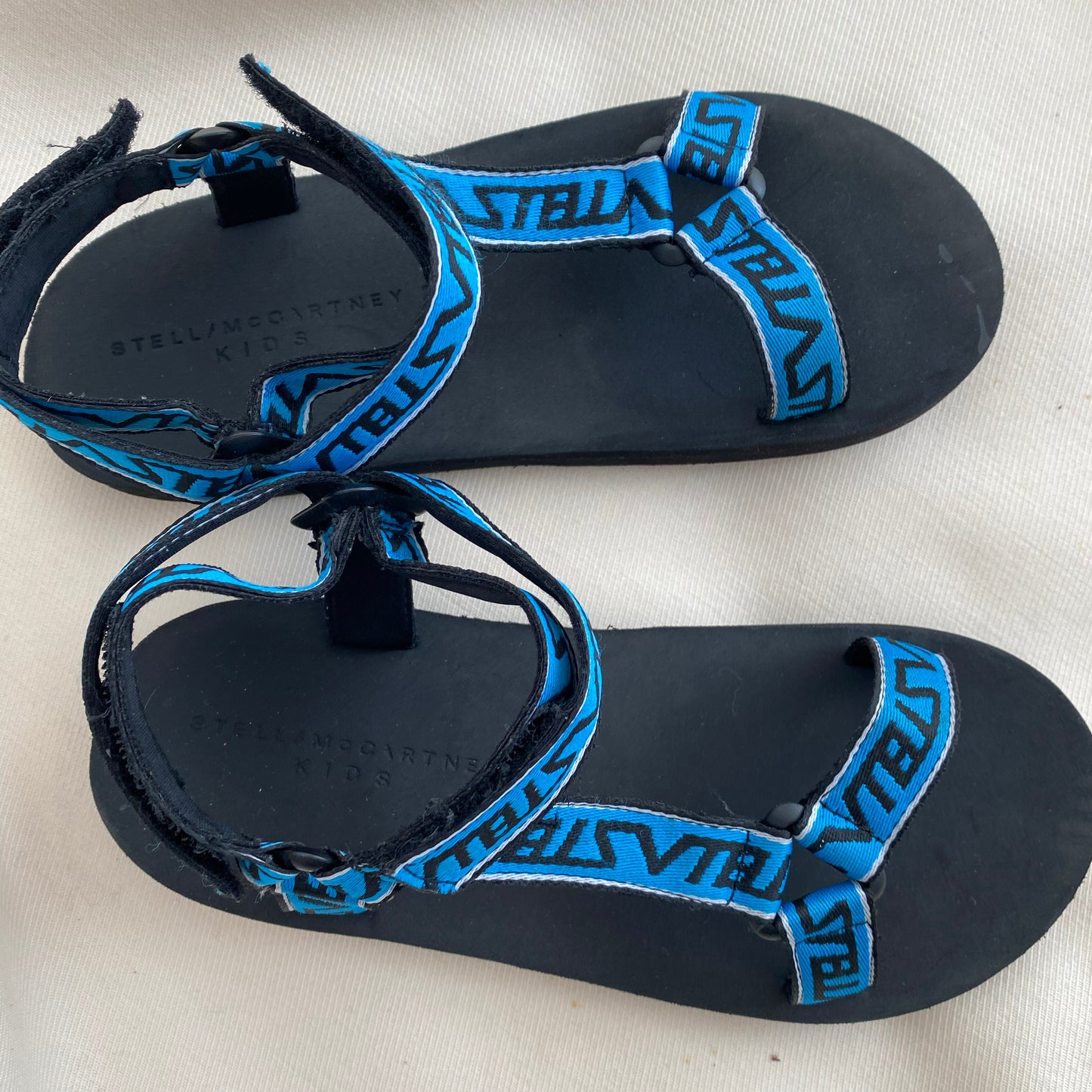 ** KIDS ** Stella McCartney Kids Blue Logo Sandals, size 34