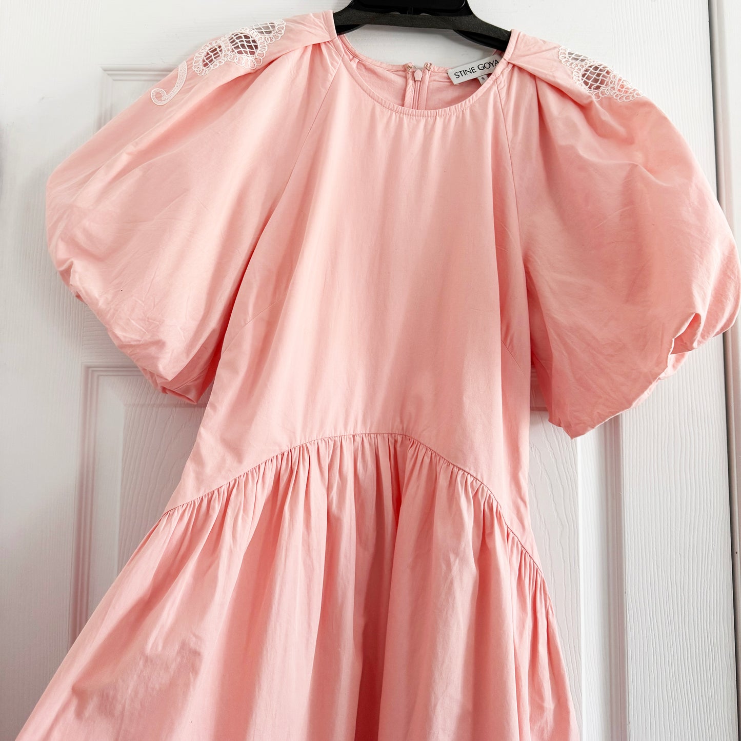 Stine Goya Gathered Raglan Sleeve Midi Dress with Ballerina Embroidery in Pink, size Small