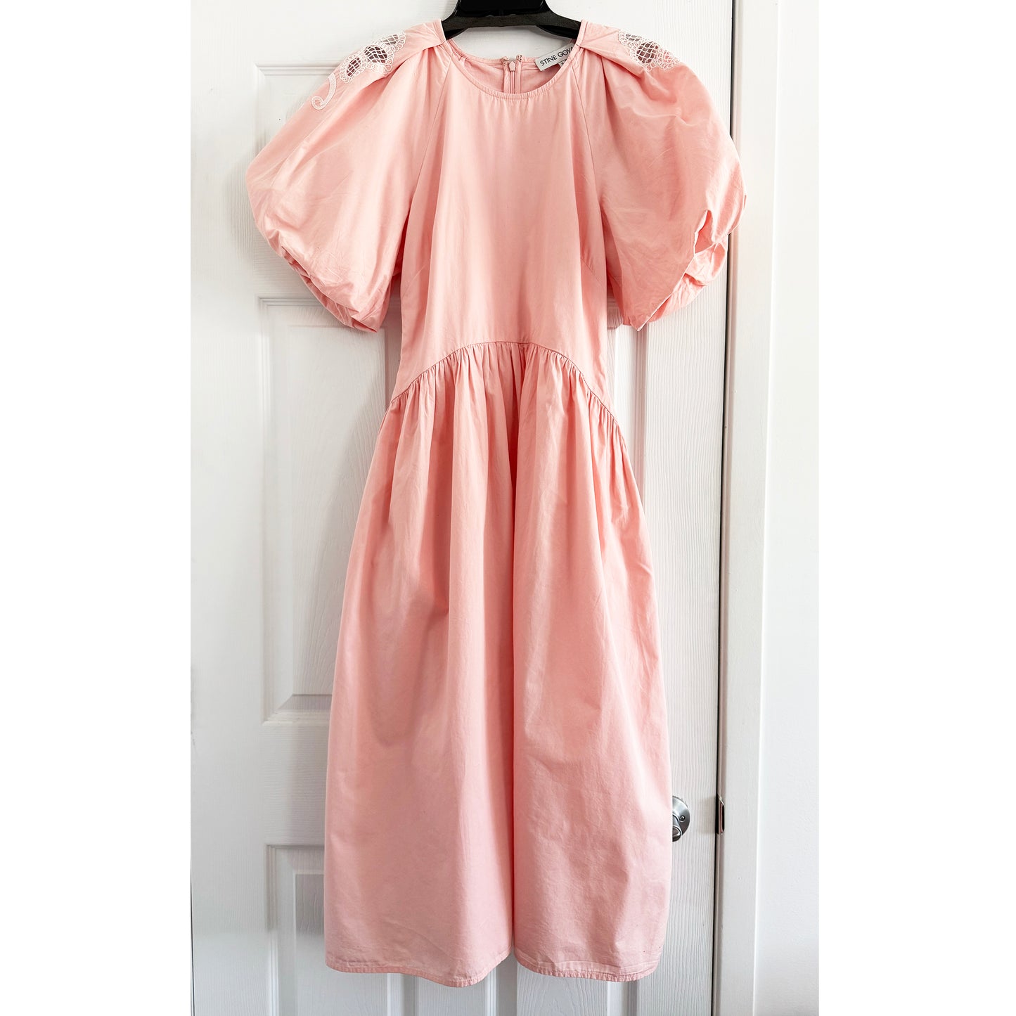 Stine Goya Gathered Raglan Sleeve Midi Dress with Ballerina Embroidery in Pink, size Small