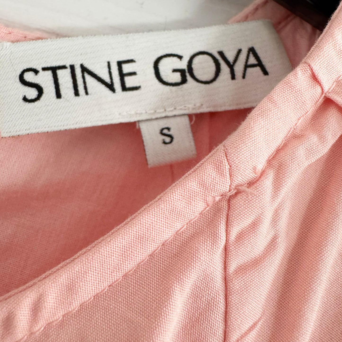 Stine Goya Gathered Raglan Sleeve Midi Dress with Ballerina Embroidery in Pink, size Small