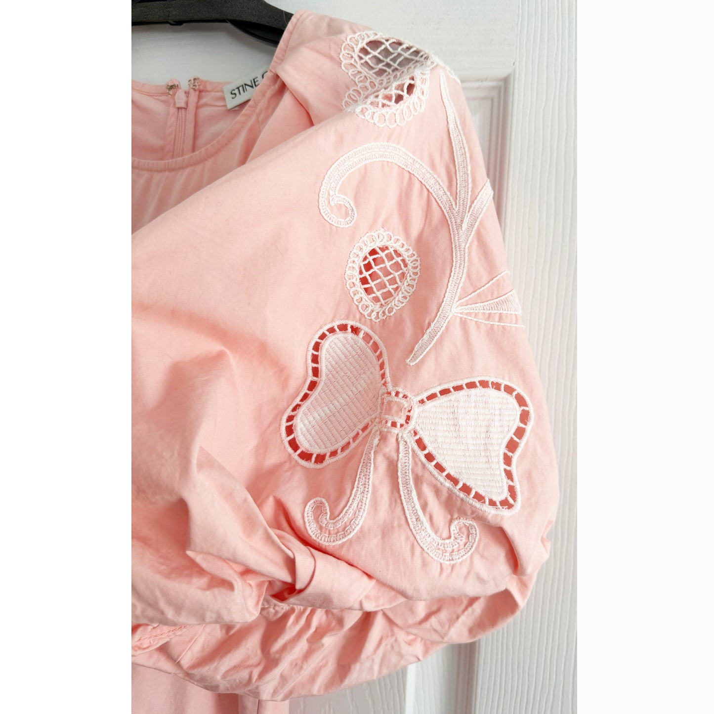 Stine Goya Gathered Raglan Sleeve Midi Dress with Ballerina Embroidery in Pink, size Small