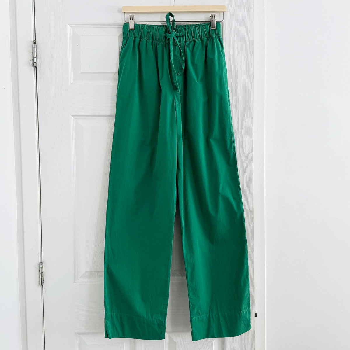 Tekla Cotton Poplin Pyjama Pants in Green, size Small