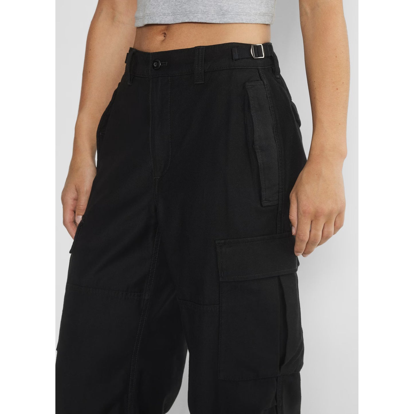 TNA Cargo Pants in Black, size 10