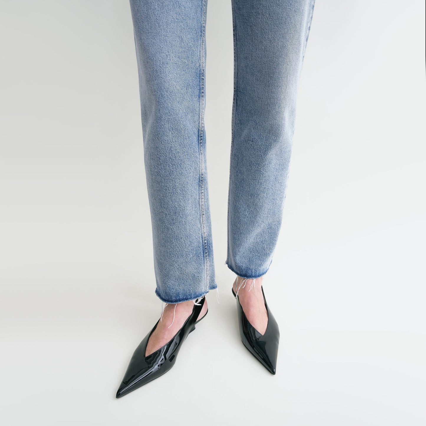 Toteme "Classic Cut" Jeans in "Worn Blue", size 27