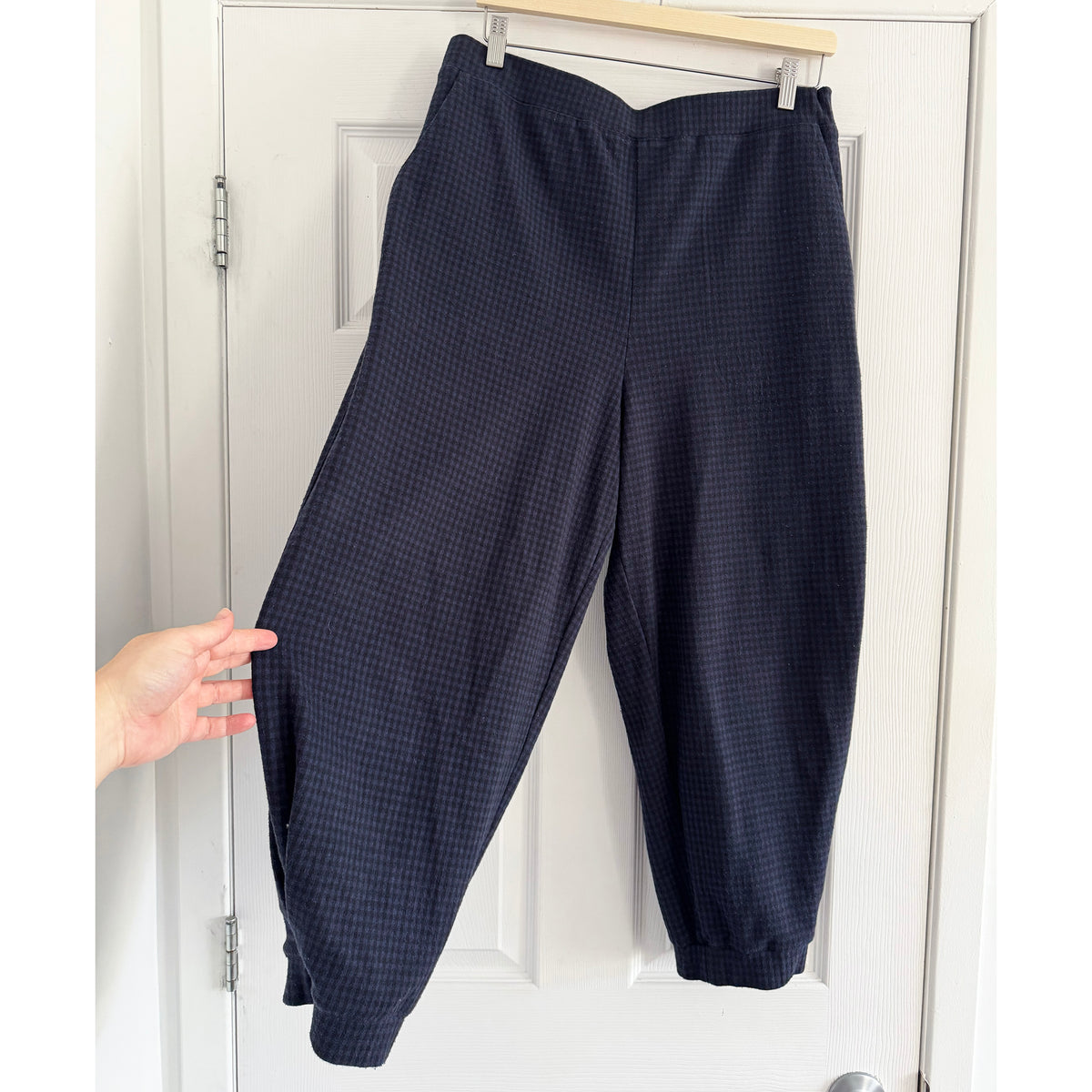 Tibi Camille Check Kat Sculpted Pull On Pant in Navy, size Large