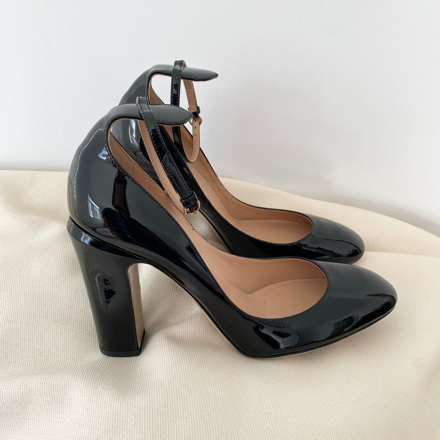 Mary Janes Valentino "Tango" en cuir verni noir, taille 41 (convient à un 10/10,5)