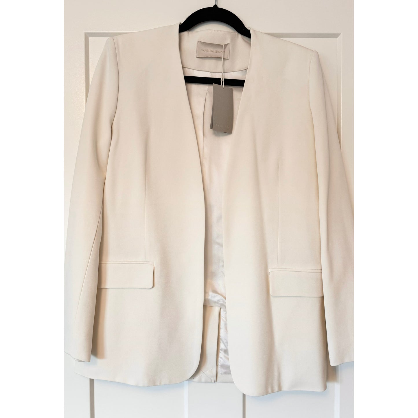 Vanessa Bruno "Acia" Ivory Crepe Collarless Blazer, size 36 (size 2)