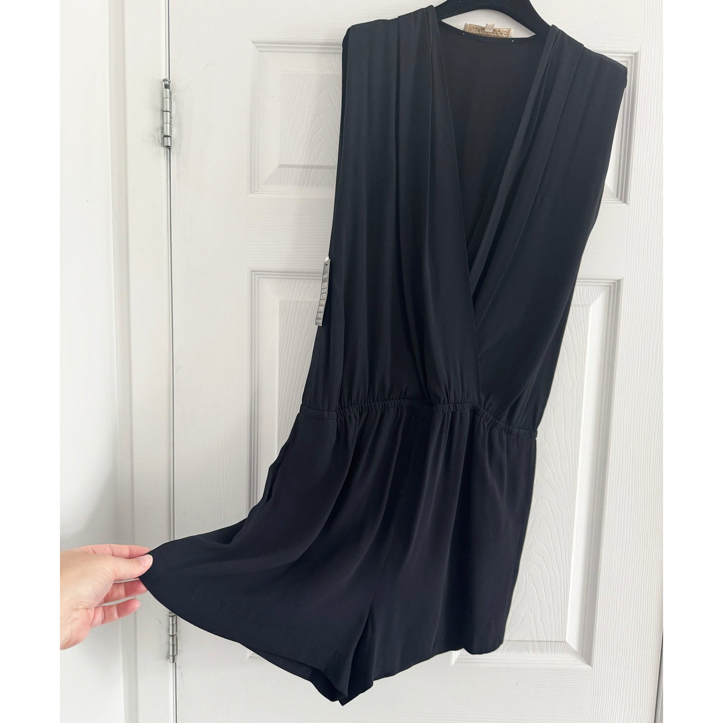 Vanessa Bruno V-Neck Crepe Romper in Black, size 40 (fits size 6/8)