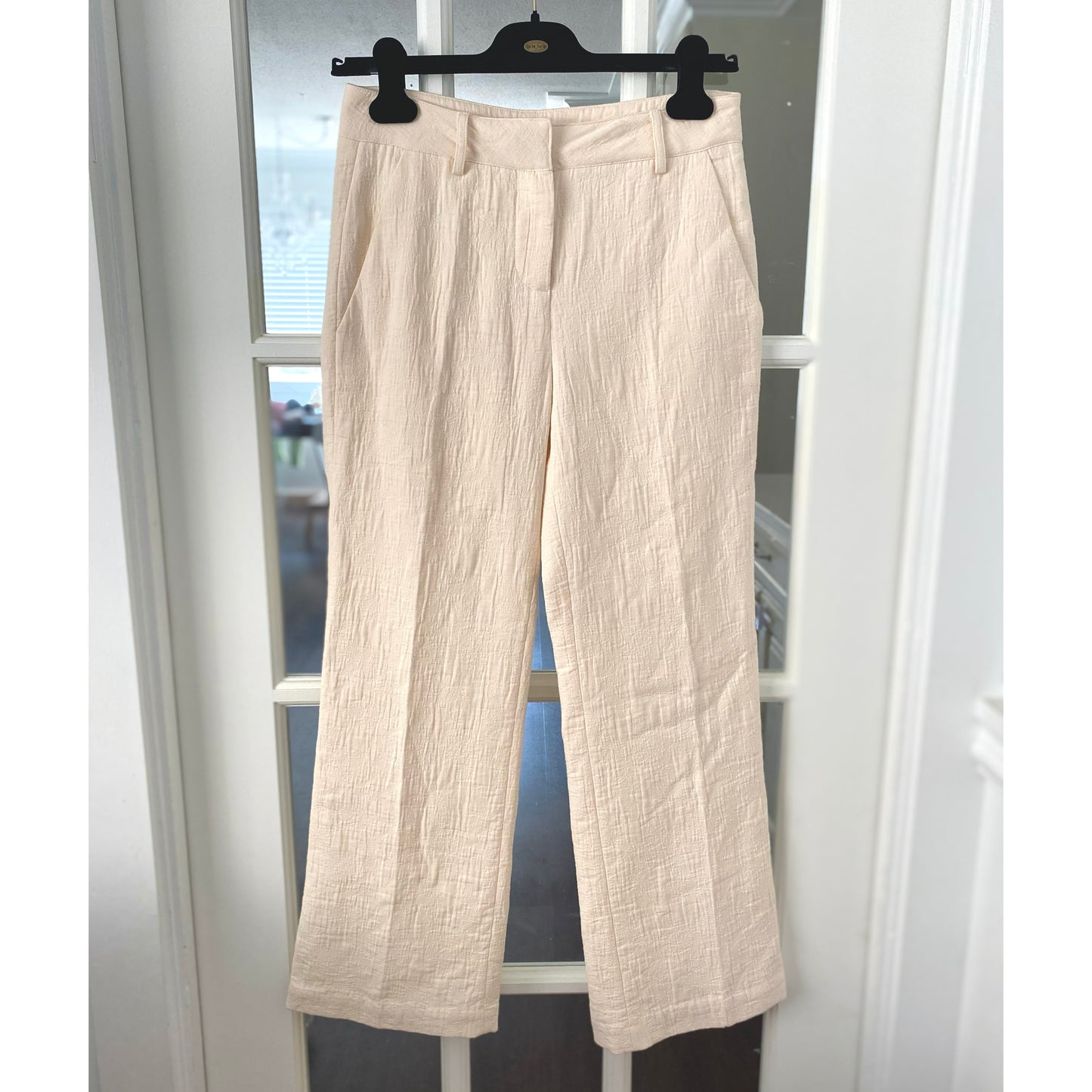 Vanessa Bruno embroidered cropped ivory pants, size 36. Fits like a size 2