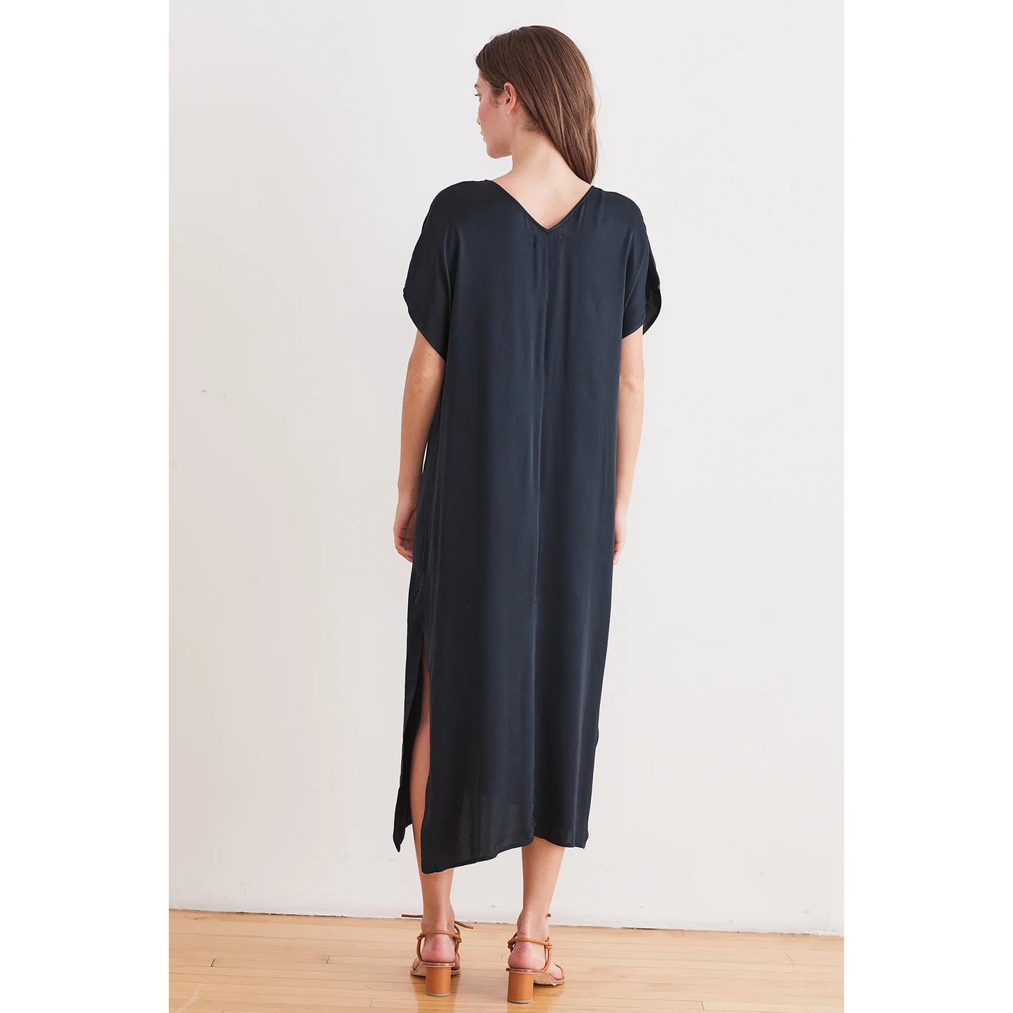 Robe midi en satin bleu marine Velvet by Graham and Spencer, taille XS