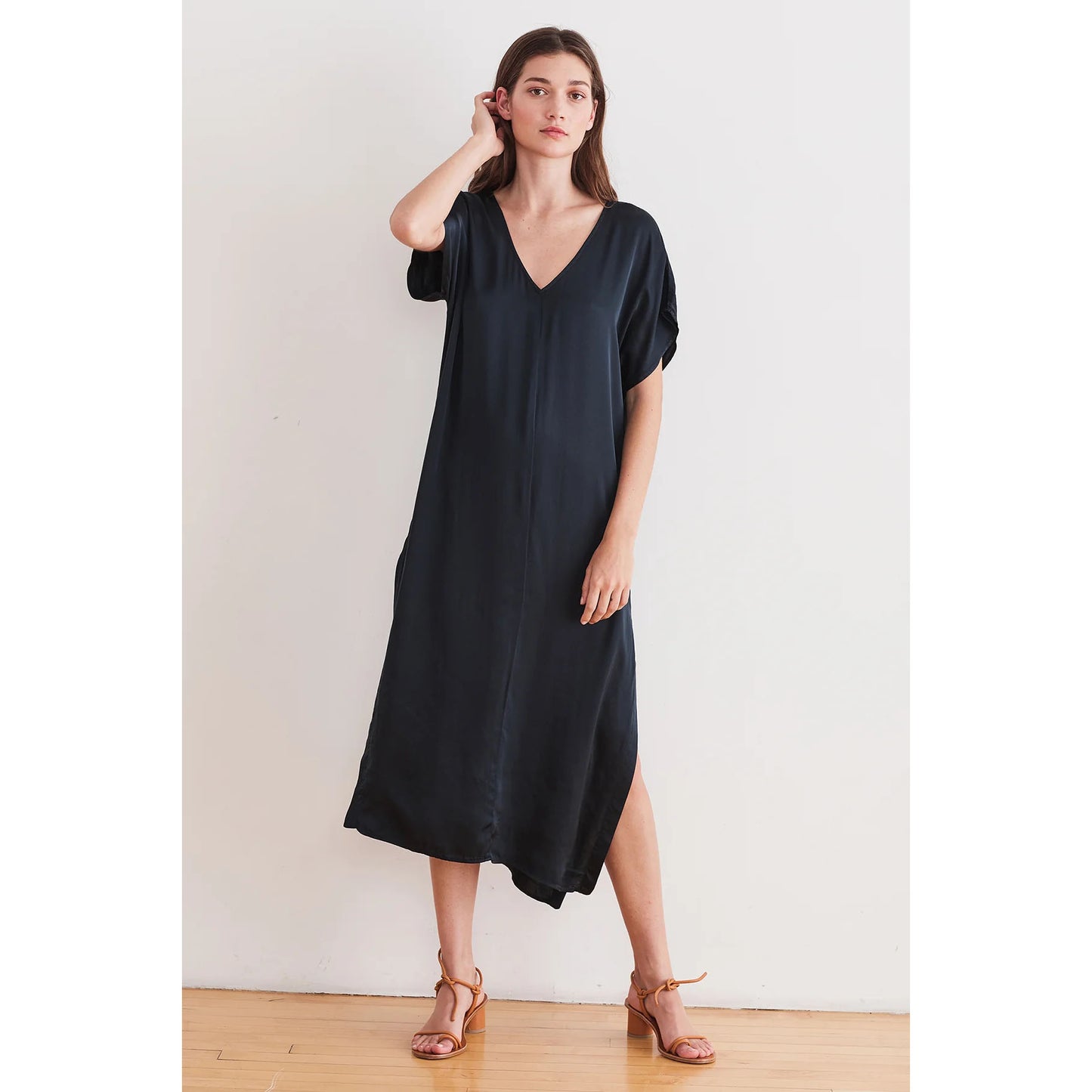 Robe midi en satin bleu marine Velvet by Graham and Spencer, taille XS