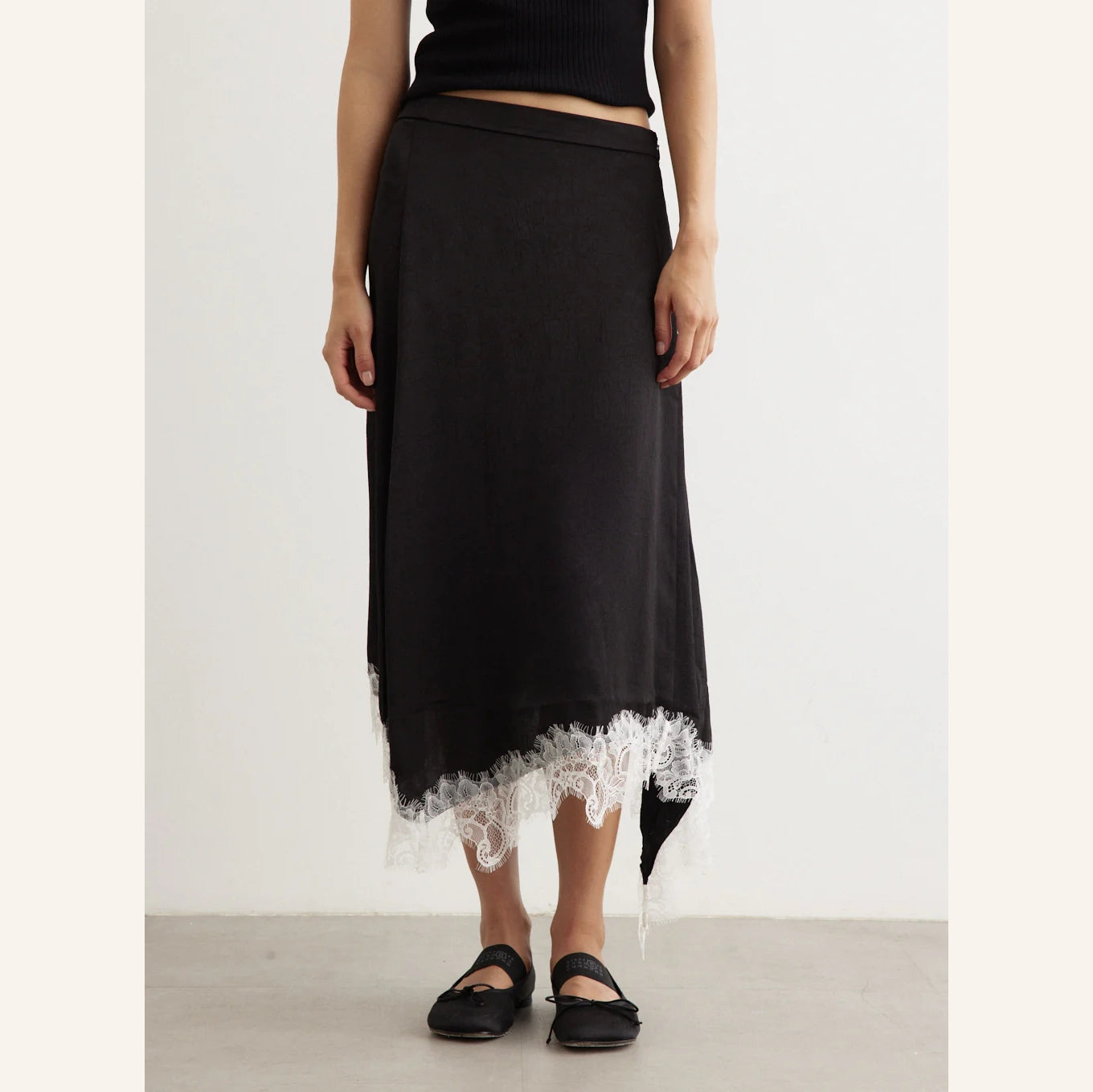Baum und Pferdgarten Black Satin Skirt w Lace Trim, size 36