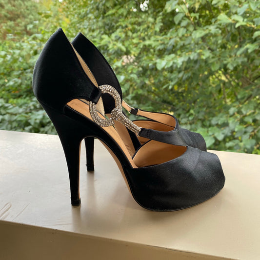 Guiseppe Zanotti Satin D'orsay pumps with jewel, size 37