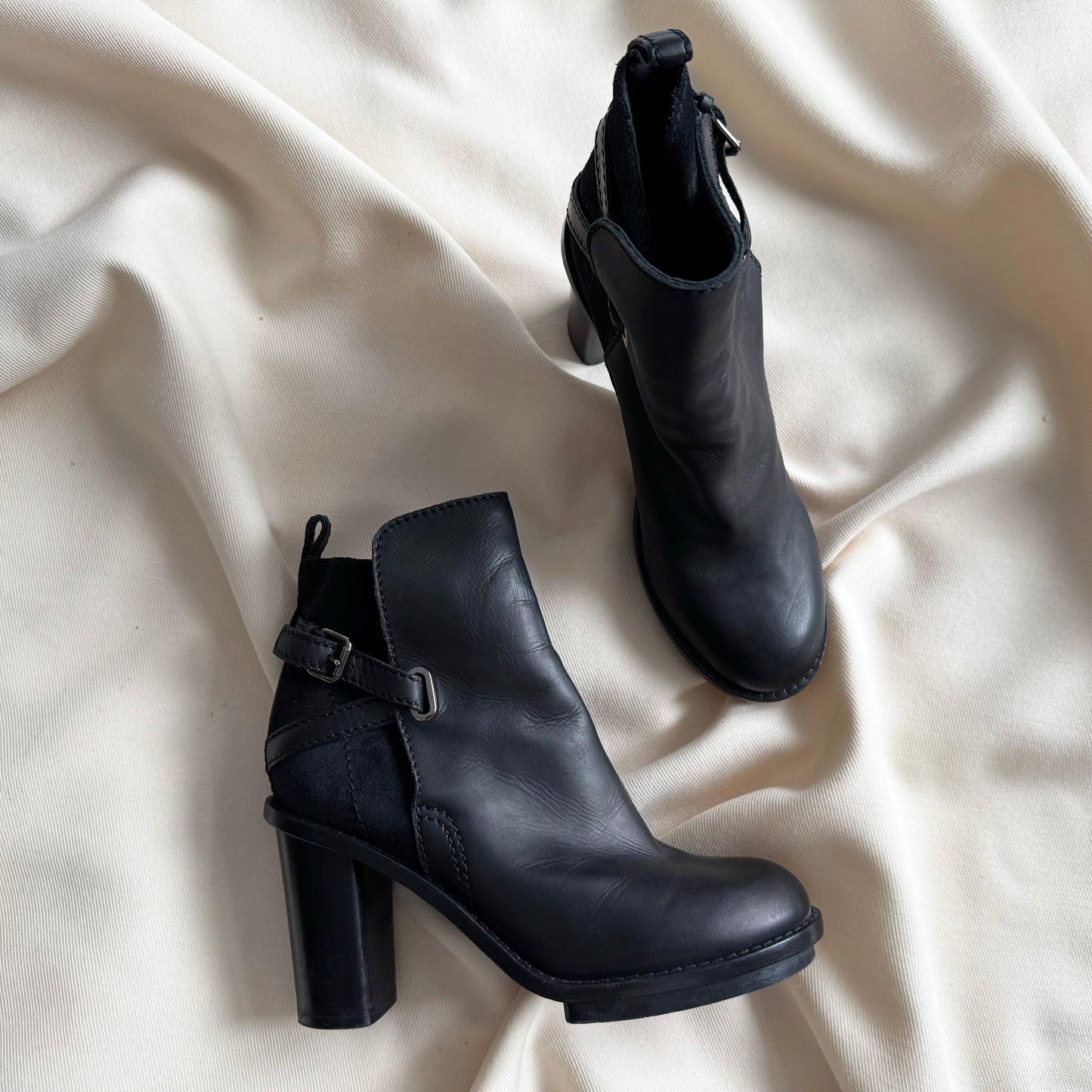 ACNE STUDIOS "Cypress" Ankle Boot in Black, size 40