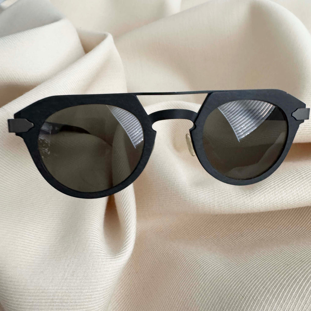 Anne et Valentin "SHERMAN" Aviator Sunglasses in Black/Grey