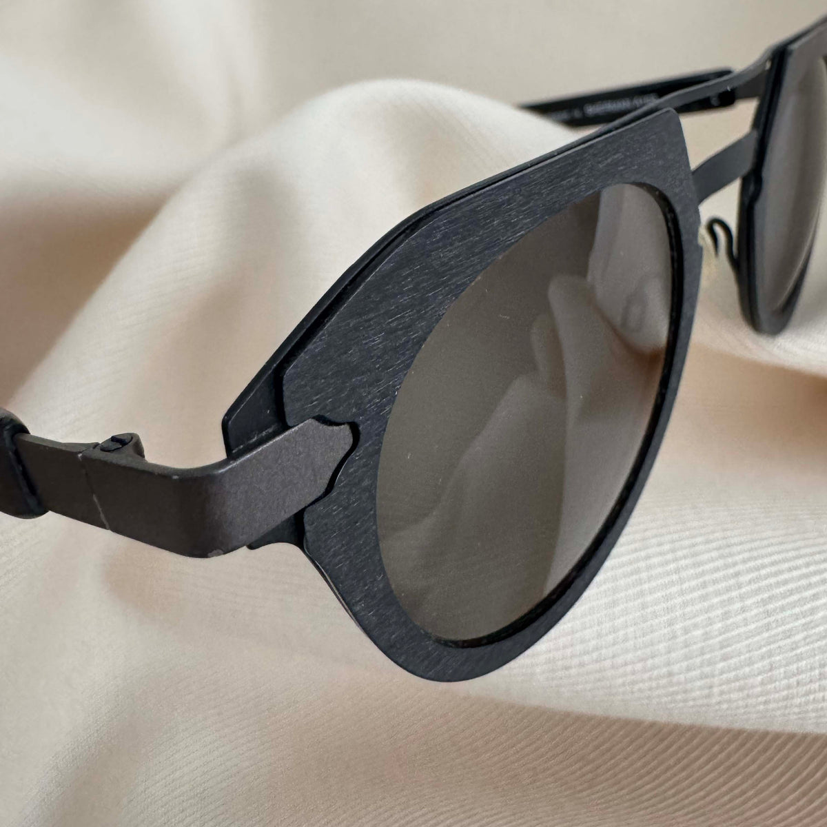 Anne et Valentin "SHERMAN" Aviator Sunglasses in Black/Grey