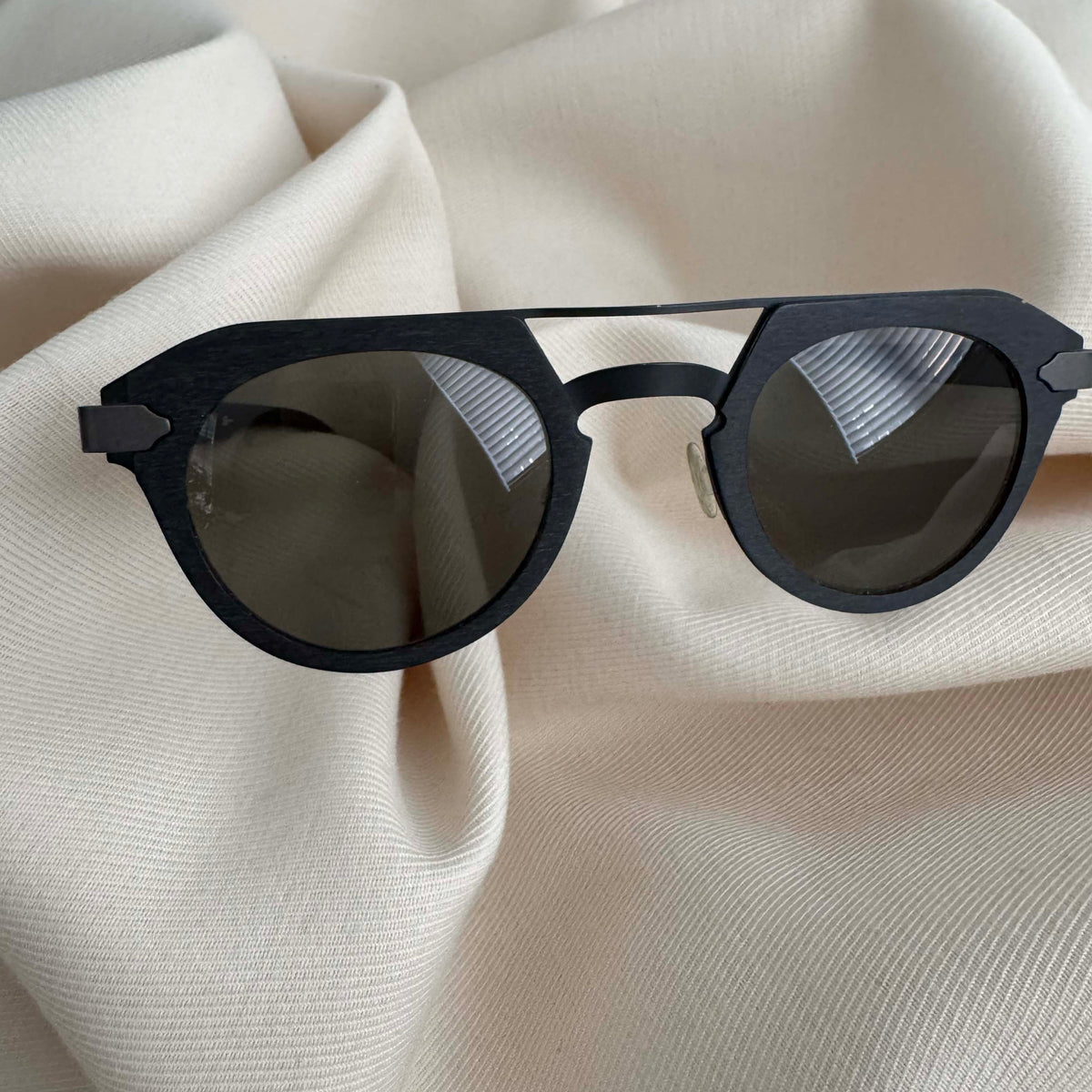 Anne et Valentin "SHERMAN" Aviator Sunglasses in Black/Grey