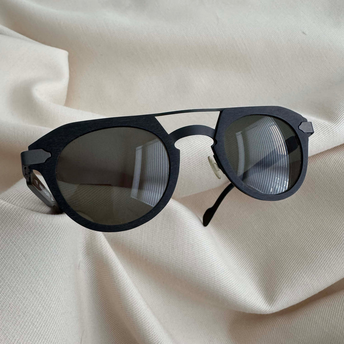 Anne et Valentin "SHERMAN" Aviator Sunglasses in Black/Grey