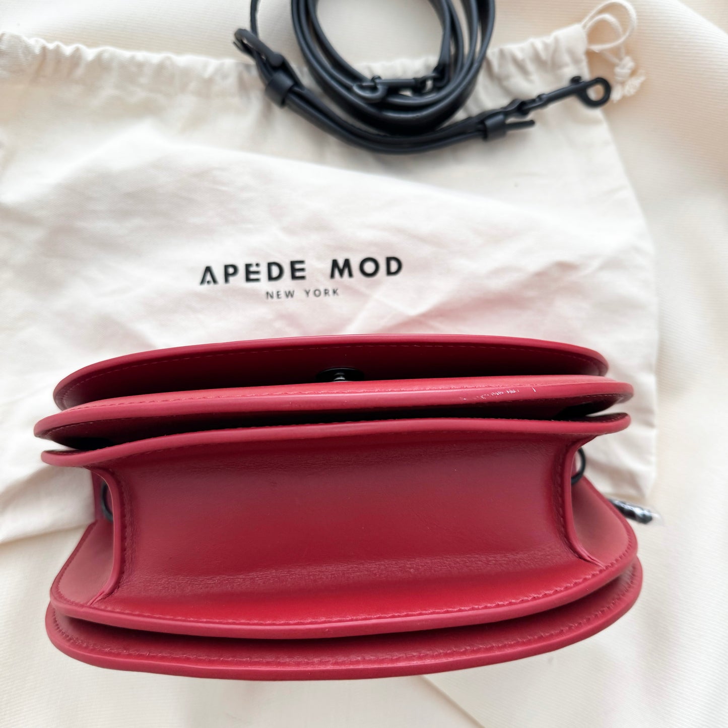 Apede Mod 1.9 Crescent Bag in Red