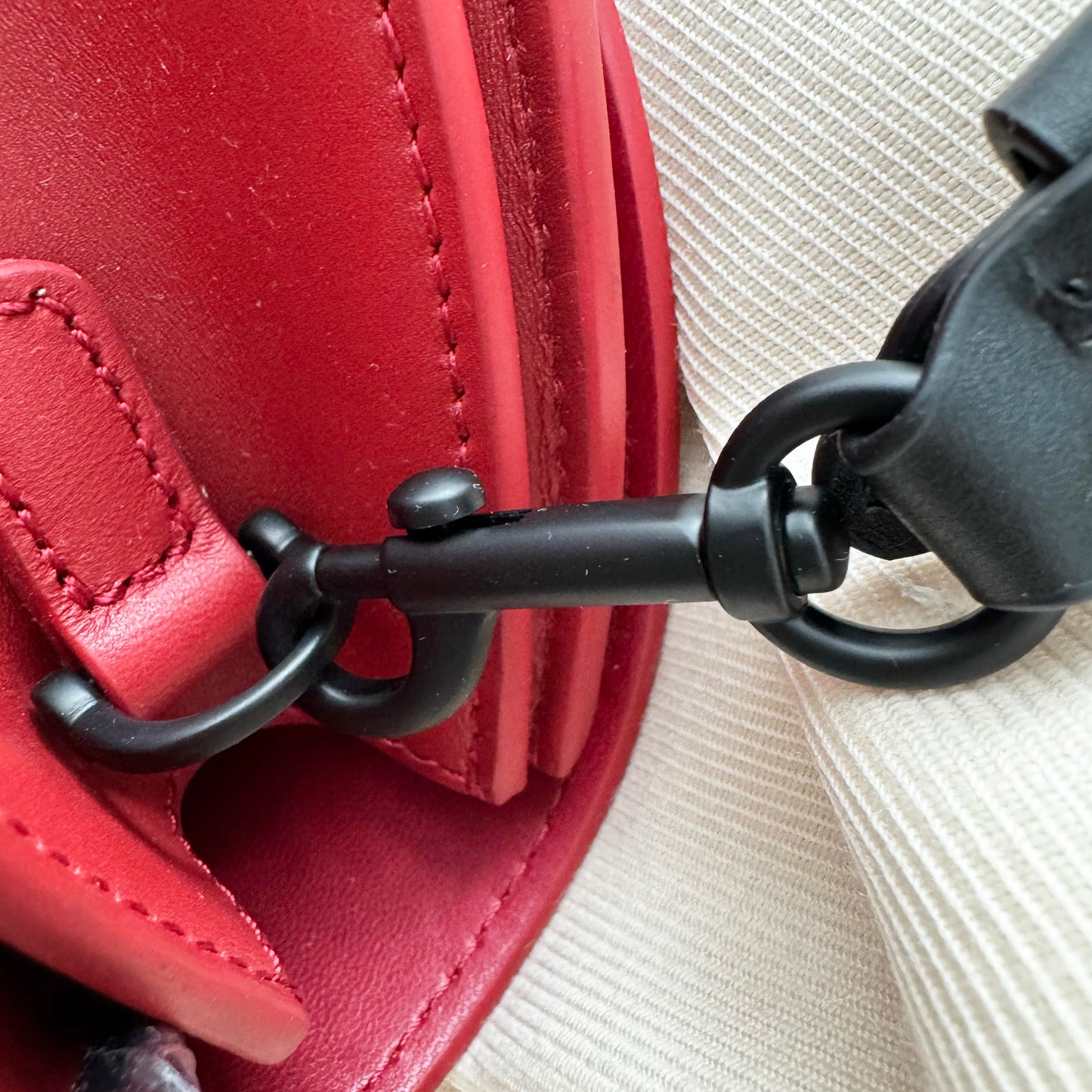 Apede Mod 1.9 Crescent Bag in Red