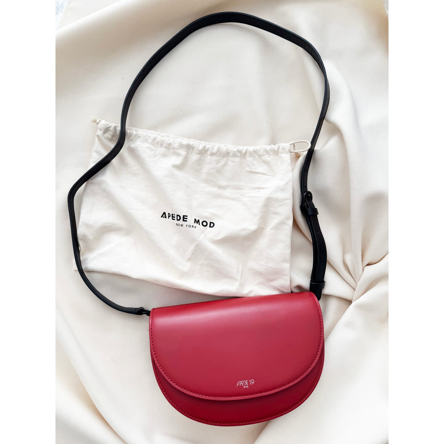 Apede Mod 1.9 Crescent Bag in Red