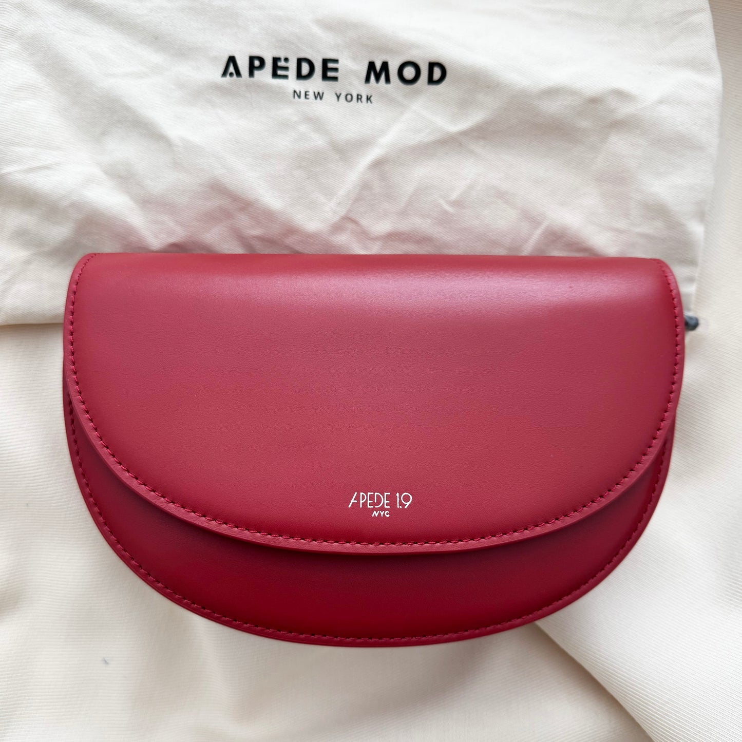 Apede Mod 1.9 Crescent Bag in Red
