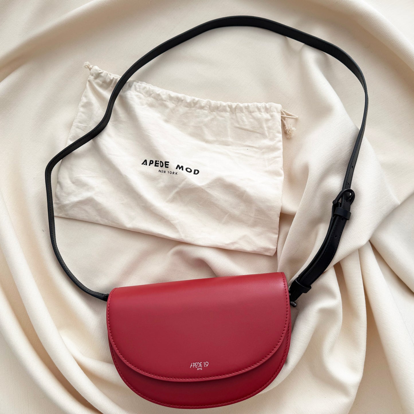 Apede Mod 1.9 Crescent Bag in Red