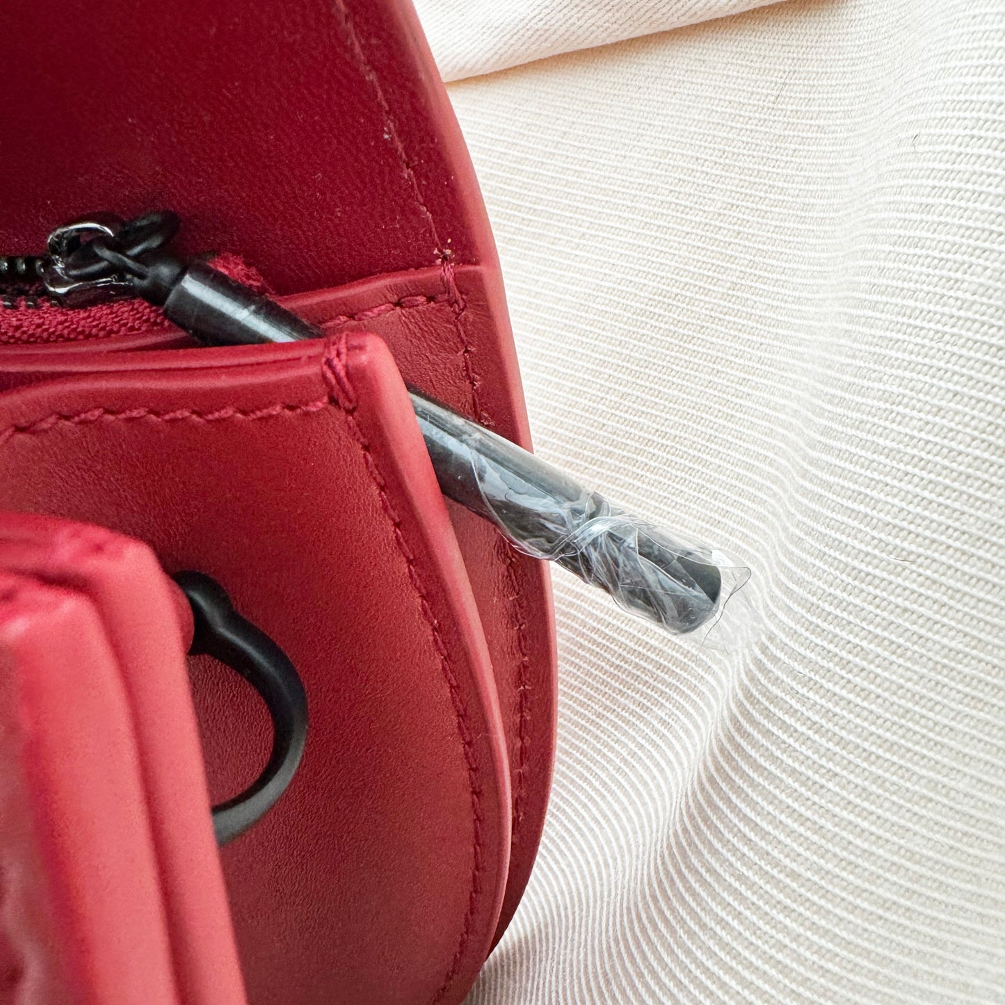 Apede Mod 1.9 Crescent Bag in Red