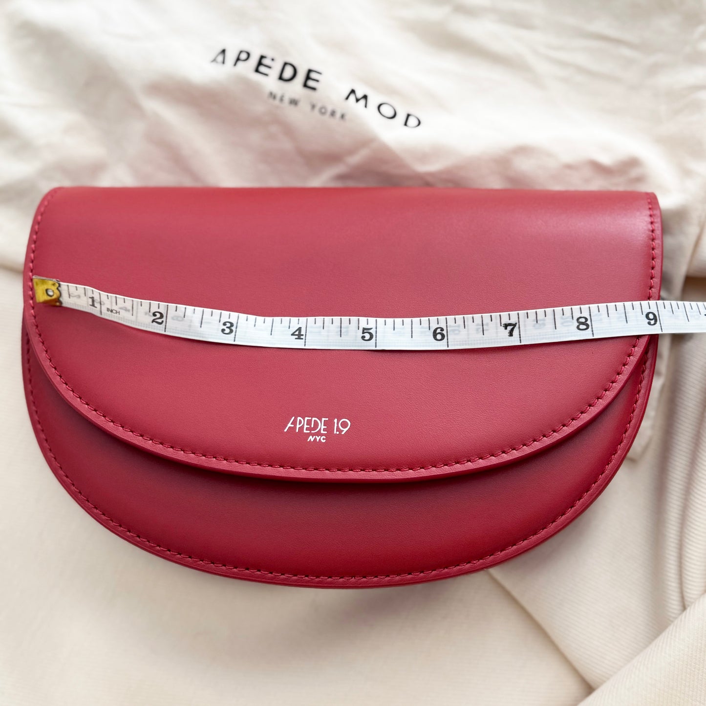 Apede Mod 1.9 Crescent Bag in Red