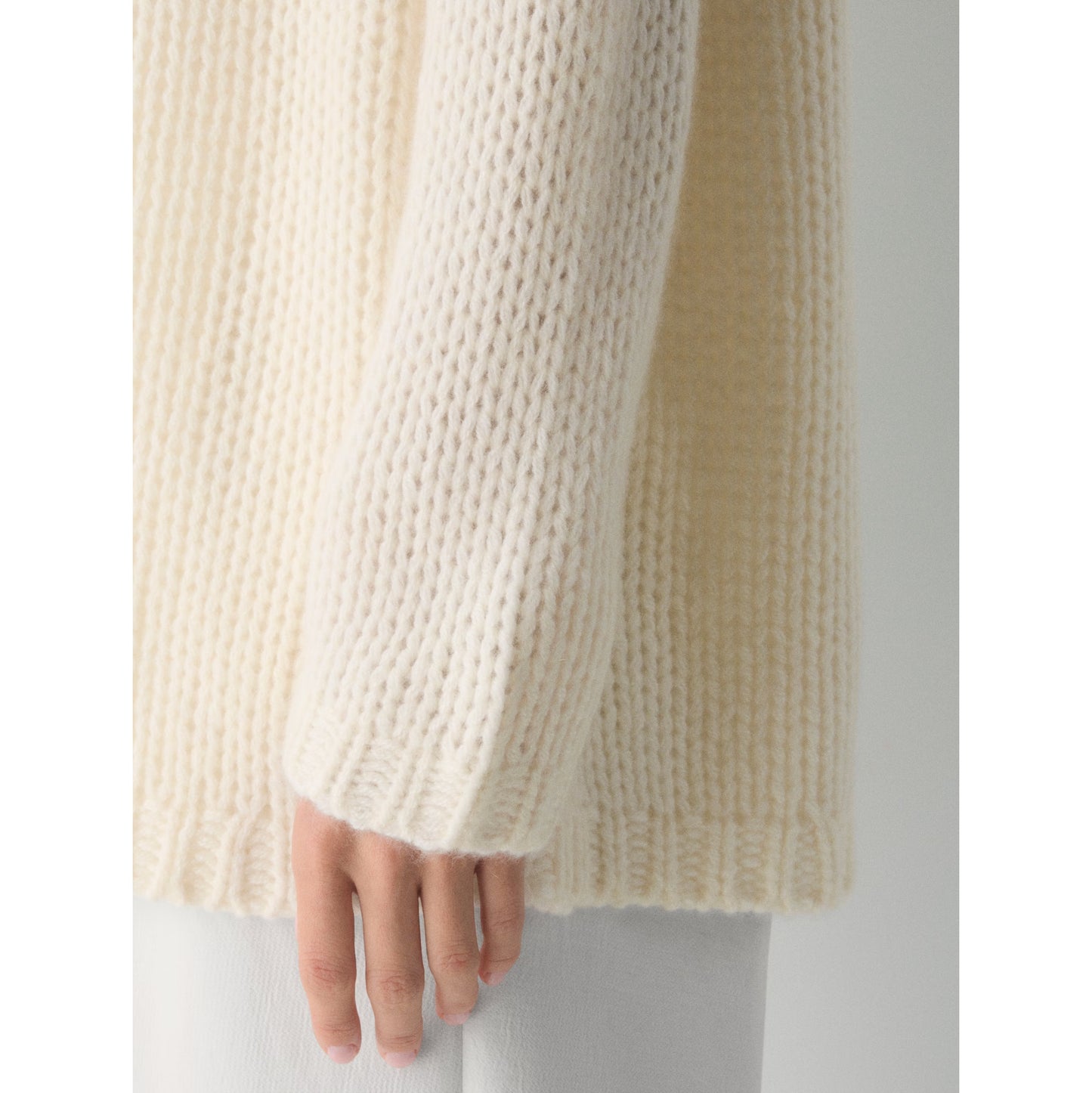Aritzia Oversize Mesh Cashmere Crew Neck in "Whisper White, size Small